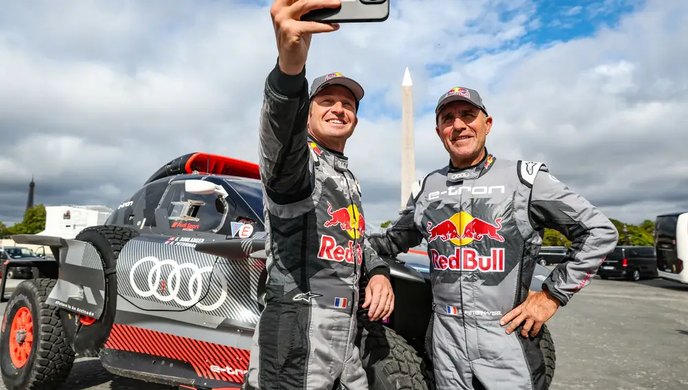 Stéphane Peterhansel y Edouard Boulanger en el Audi RS Q e-tron city on tour