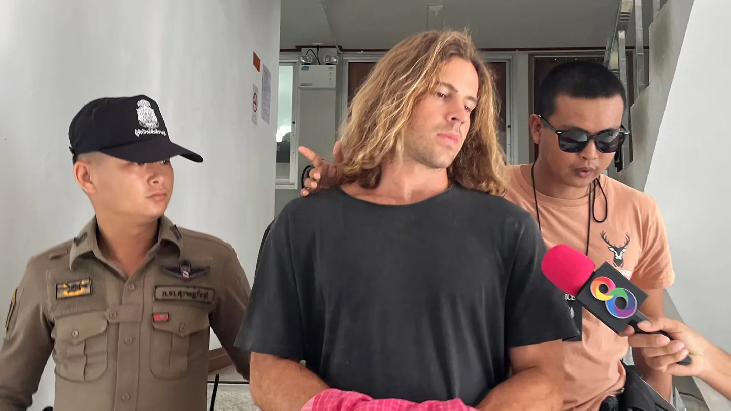 Daniel Sancho, escoltado por los agentes en Tailandia. Daniel Sancho, escoltado por los agentes en Tailandia.