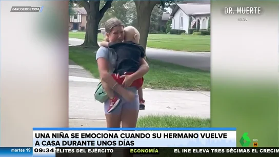 La emoción de una niña cuando su hermano enfermo vuelve a casa por unos días antes de regresar al hospital La emoción de una niña cuando su hermano enfermo vuelve a casa por unos días antes de regresar al hospital