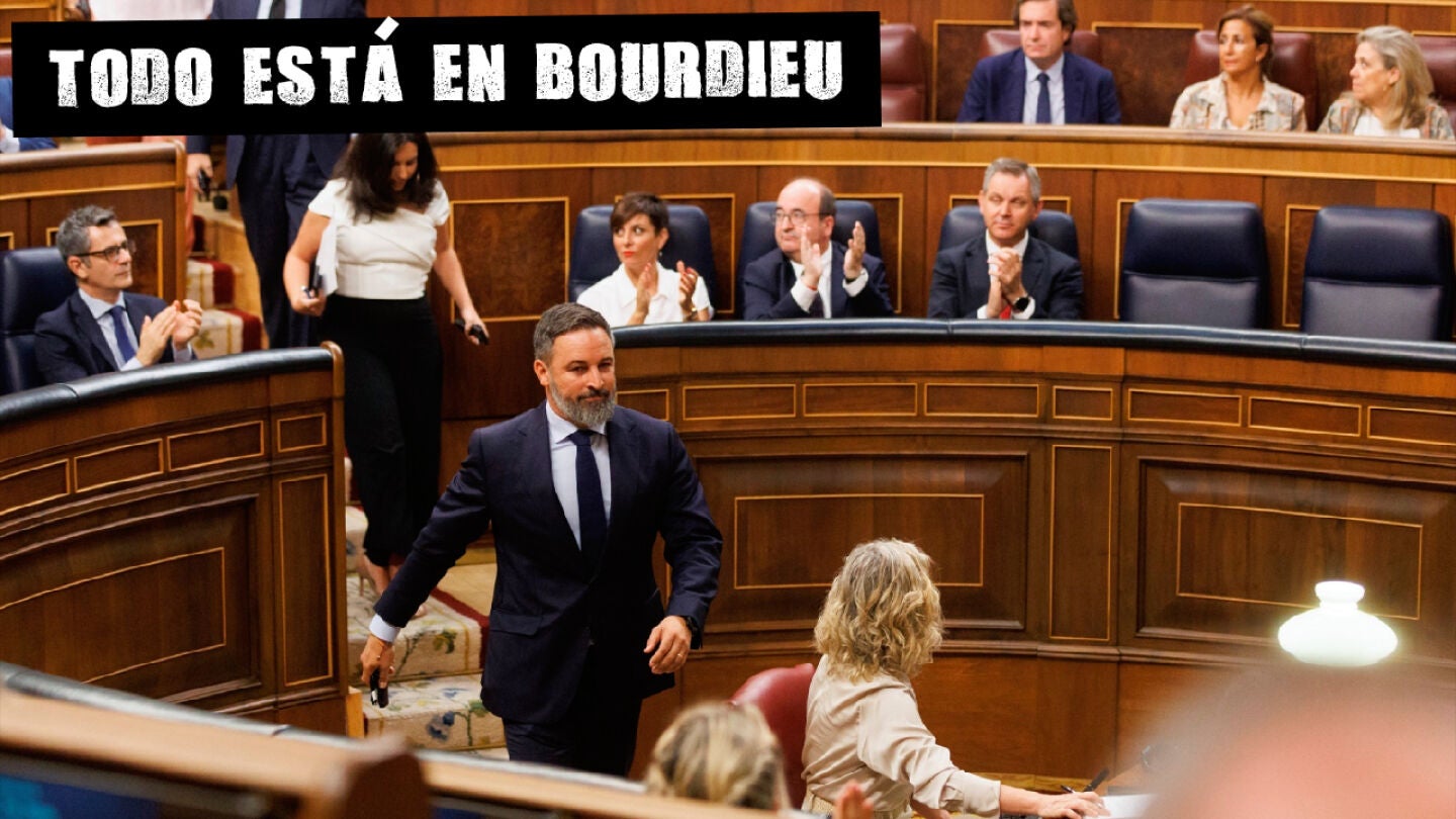 Los diputados de Vox abandonan el hemiciclo durante la intervenci&oacute;n en gallego de un diputado del PSOE