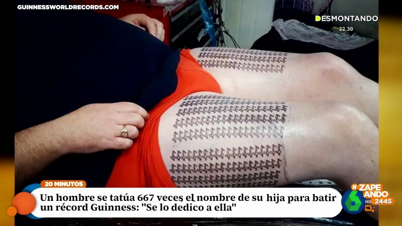El sorprendente récord de un hombre que se tatúa más de 600 veces el hombre de su hija