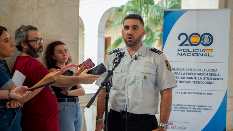 El Jefe del Grupo de Protección al Menor de la Unidad Central de Ciberdelincuencia, Javier Izquierdo de la Rosa, atiende este miércoles, a los medios de comunicación en relación a la investigación que se está llevando a cabo en Almendralejo 