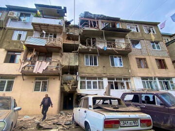 Azerbaijan suspends its military operation in Nagorno Karabakh after an agreement mediated by Russia