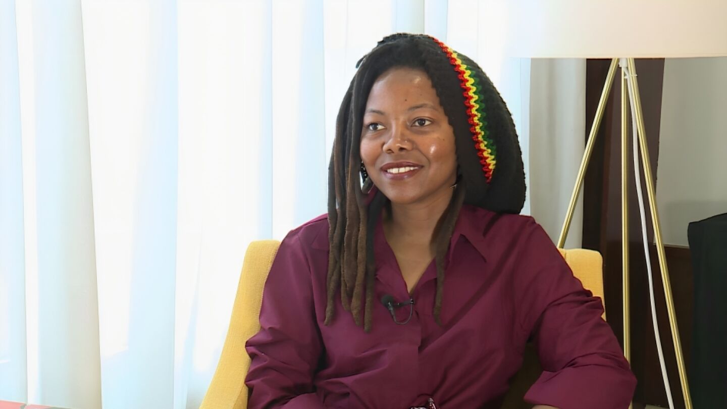 NoVIoleto Bulawayo La escritora NoVIoleto Bulawayo, autora de 'Gloria'