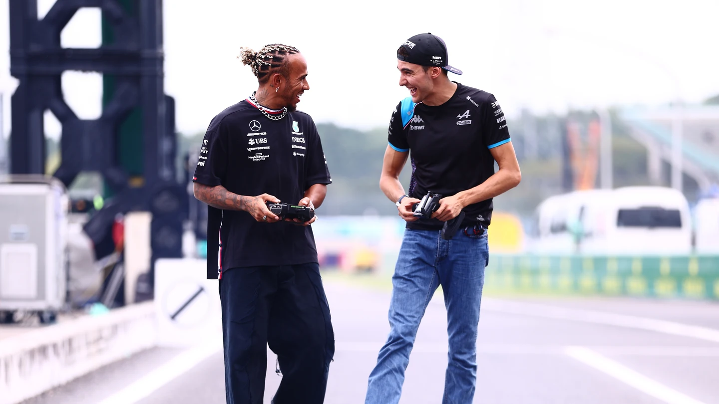 Lewis Hamilton y Esteban Ocon Lewis Hamilton y Esteban Ocon