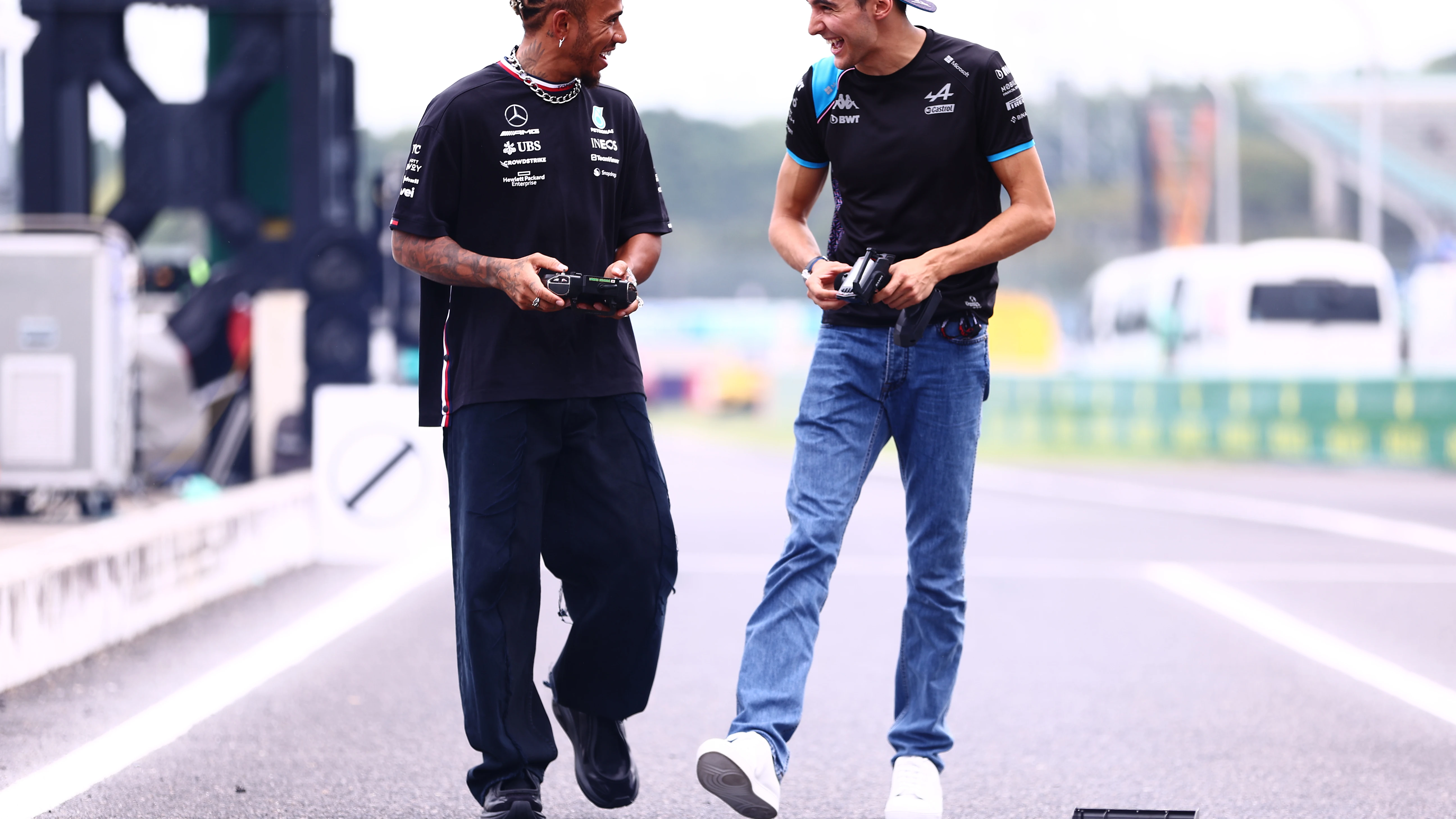 Lewis Hamilton y Esteban Ocon