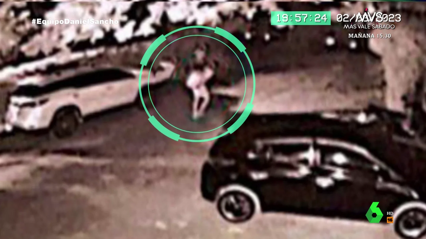 Daniel Sancho con una bolsa junto al mar: el momento que grabaron las cámaras tras el asesinato de Edwin Arrieta Daniel Sancho con una bolsa junto al mar: el momento que grabaron las cámaras tras el asesinato de Edwin Arrieta