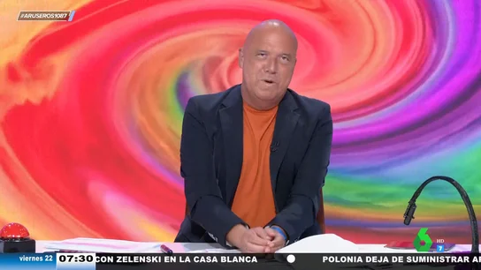 El divertido momento en el que Alfonso Arús y Patricia Benítez cantan imitando a Quevedo: "Parece que canta 'cansao'" El divertido momento en el que Alfonso Arús y Patricia Benítez cantan imitando a Quevedo: "Parece que canta 'cansao'"