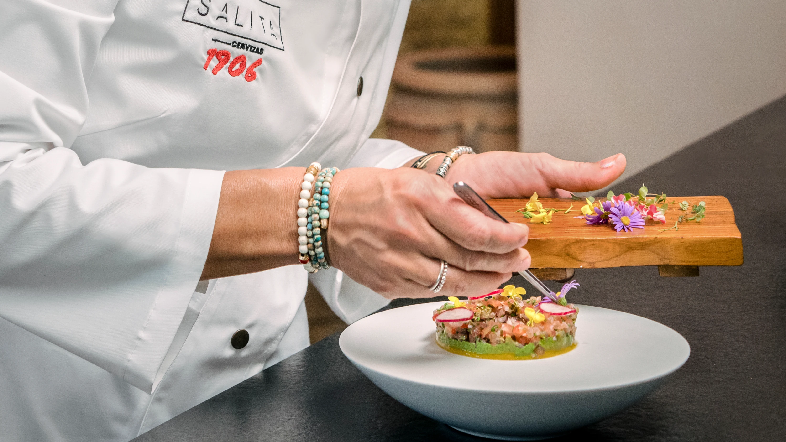 Plato elaborado por Bego Rodrigo, chef estrella Michelin y propietaria del restaurante 'La Salita' (Valencia)