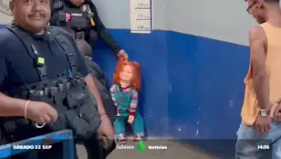 Detienen al muñeco Chucky por colaborar con un ladrón en México