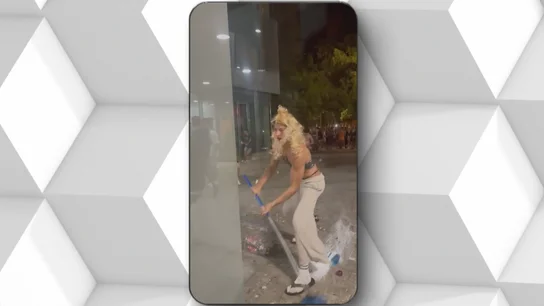 Intensifican la vigilancia por miedo a represalias tras el ataque a la residencia de Valencia Intensifican la vigilancia por miedo a represalias tras el ataque a la residencia de Valencia