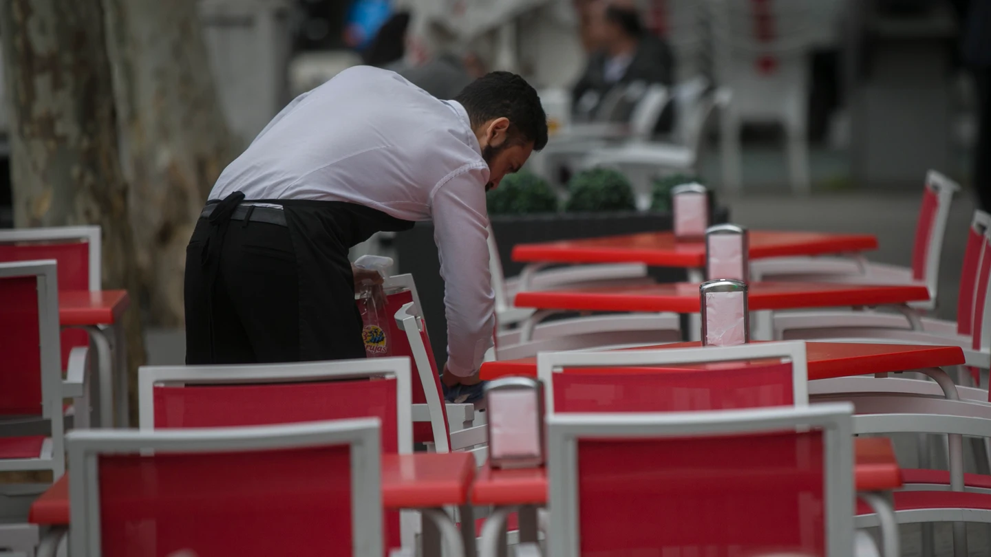España, líder en sobrecualificación: "Desde que acabé de estudiar nunca he trabajado de lo mío" España, líder en sobrecualificación: "Desde que acabé de estudiar nunca he trabajado de lo mío"