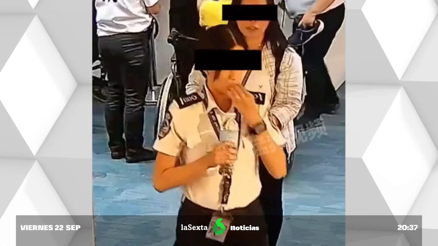 Pillan a una empleada de seguridad tragándose billetes para robarlos en un aeropuerto de Filipinas Pillan a una empleada de seguridad tragándose billetes para robarlos en un aeropuerto de Filipinas