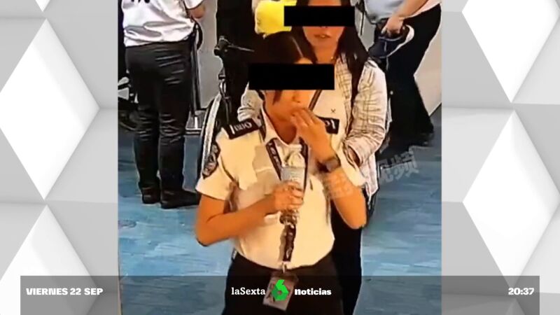 Pillan a una empleada de seguridad tragándose billetes para robarlos en un aeropuerto de Filipinas