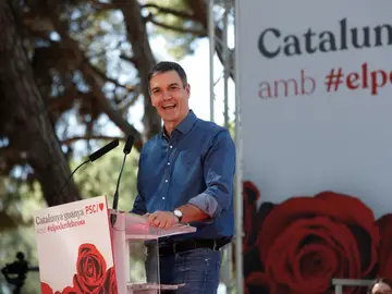 Pedro Sánchez interviene durante la Fiesta de la Rosa del PSC