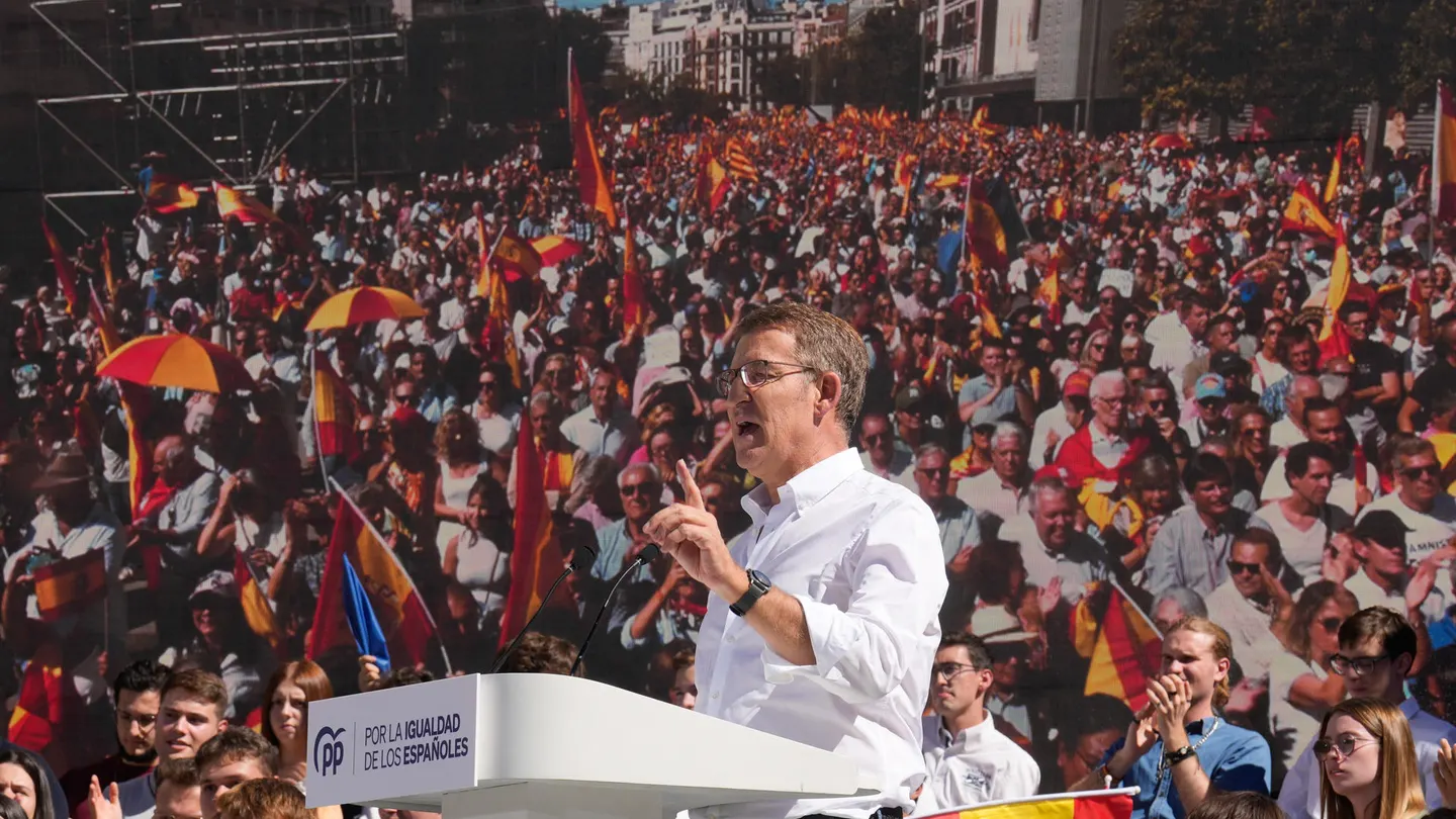 El líder del PP, Alberto Núñez Feijóo, durante el acto del PP contra la amnistía. El líder del PP, Alberto Núñez Feijóo, durante el acto del PP contra la amnistía.