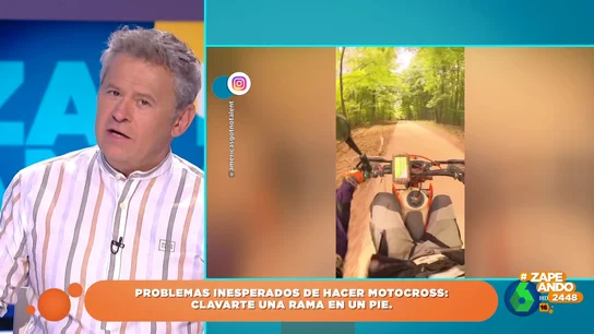 El extraño accidente de un motorista haciendo motocross: se le clava una rama en un pie El extraño accidente de un motorista haciendo motocross: se le clava una rama en un pie