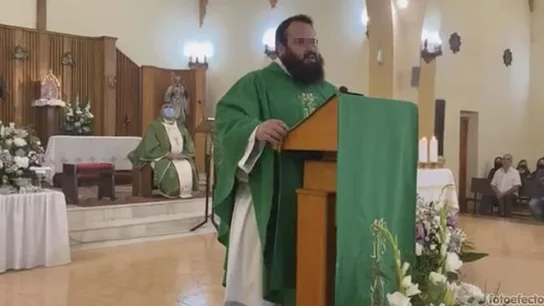 El sacerdote detenido por abusos sexuales denunció a su pareja por robarle material informático El sacerdote detenido por abusos sexuales denunció a su pareja por robarle material informático