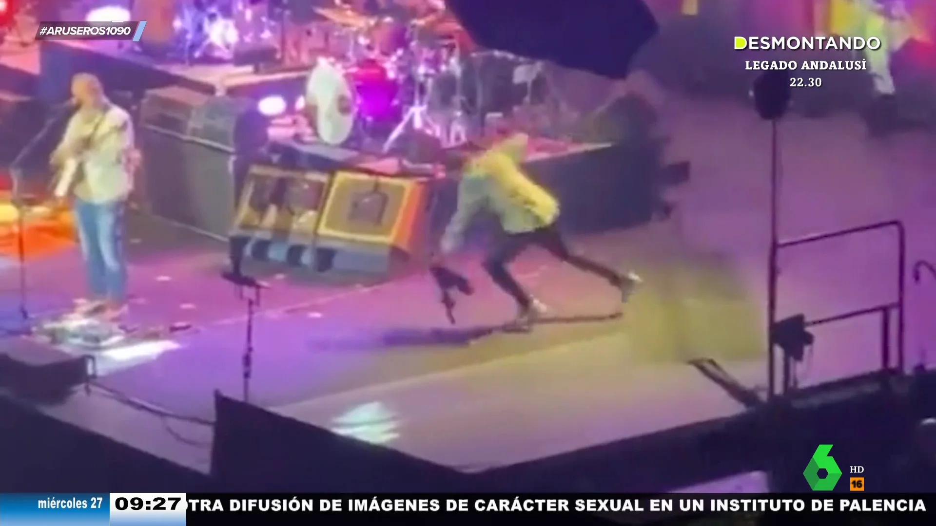 Ringo Starr (The Beatles) sufre una caída en el escenario en pleno concierto