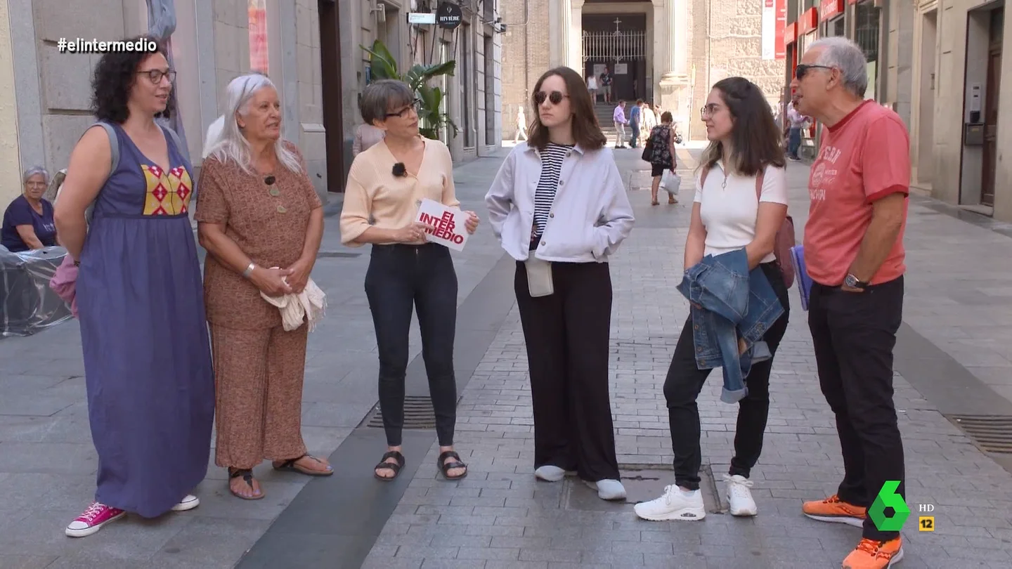 Una mujer a Thais Villas sobre el uso de las lenguas cooficiales en el Congreso: "Es una cortina de humo" Una mujer a Thais Villas sobre el uso de las lenguas cooficiales en el Congreso: "Es una cortina de humo"
