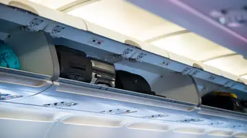 Maletas de cabina en el avión Maletas de cabina en el avión