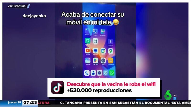 Descubre que su vecina le roba el wifi porque conecta sin querer el móvil a la tele de su casa