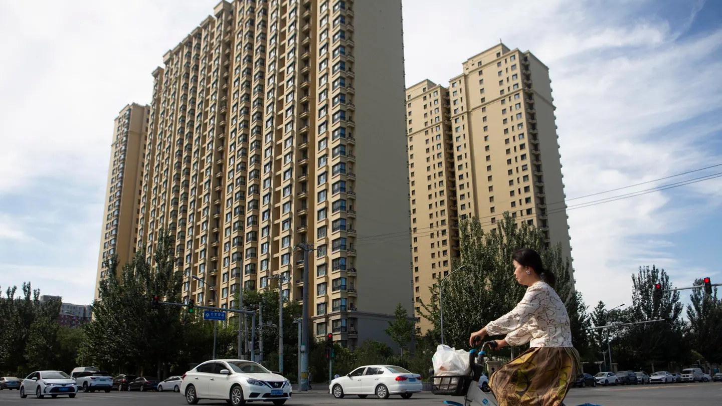 La burbuja inmobiliaria pincha en China con el desplome de Evergrande y el temor a una gran crisis económica La burbuja inmobiliaria pincha en China con el desplome de Evergrande y el temor a una gran crisis económica