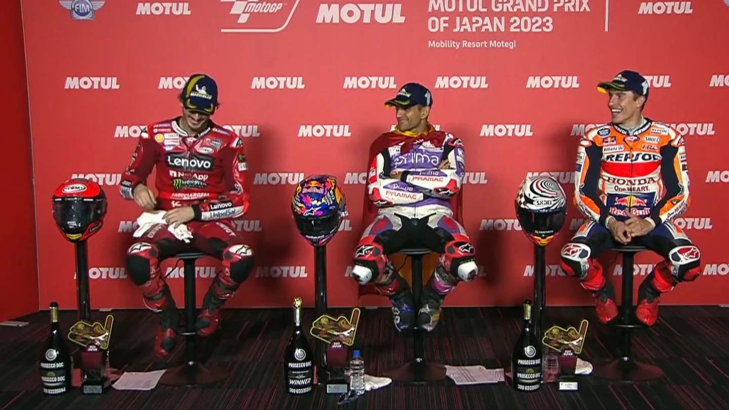 Bagnaia bromea con Márquez Bagnaia bromea con Márquez