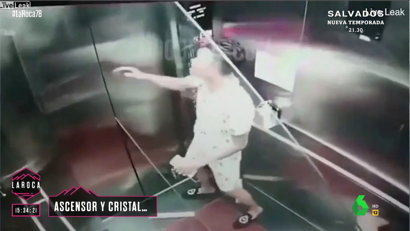 "Nunca cortéis el cristal así": intentan meter una lámina de vidrio enorme en un ascensor y acaba en tragedia "Nunca cortéis el cristal así": intentan meter una lámina de vidrio enorme en un ascensor y acaba en tragedia