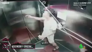 "Nunca cortéis el cristal así": intentan meter una lámina de vidrio enorme en un ascensor y acaba en tragedia 