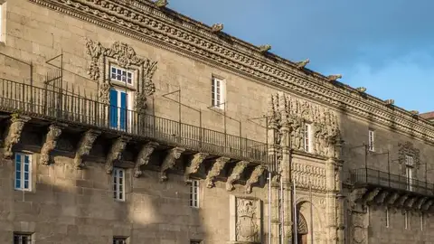Fachada del Hostal de los Reyes Católicos Fachada del Hostal de los Reyes Católicos
