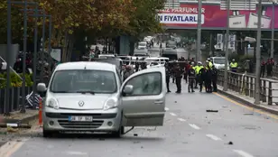 Destrozos en Ankara (Turquía) tras el atentado terrorista frente al Ministerio del Interior