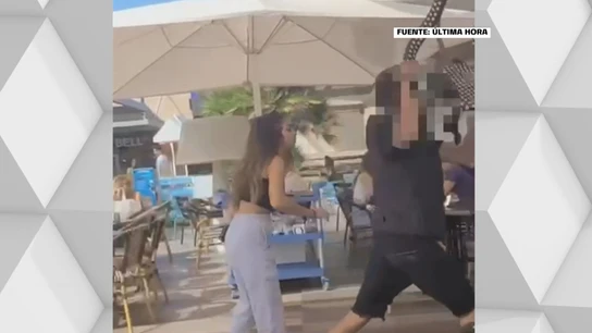Brutal agresión de un joven a un camarero con problemas de audición en Palma Brutal agresión de un joven a un camarero con problemas de audición en Palma