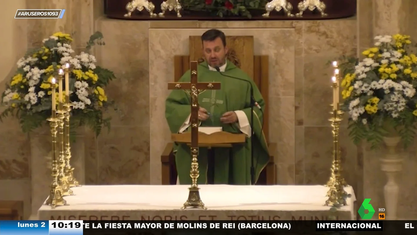 El dardo del cura de Valdepeñas a los que critican la duración de la misa: "Pensad si vuestra actitud ante el Señor es así de mezquina" El dardo del cura de Valdepeñas a los que critican la duración de la misa: "Pensad si vuestra actitud ante el Señor es así de mezquina"