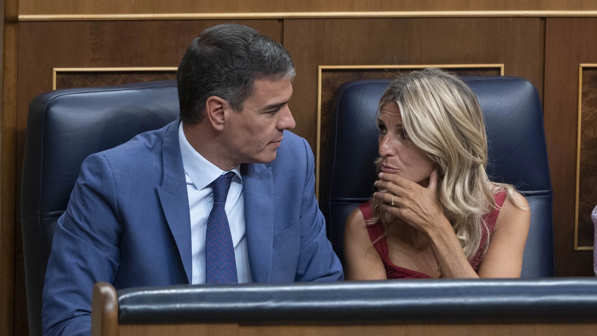 El presidente del Gobierno en funciones y secretario general del PSOE, Pedro Sánchez y la vicepresidenta segunda en funciones y líder de Sumar, Yolanda Díaz .