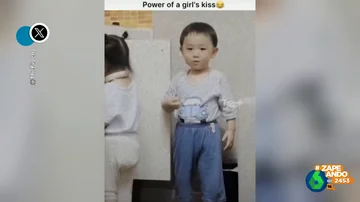 La reacción viral de un niño al comprobar el poder de sanación de un beso
