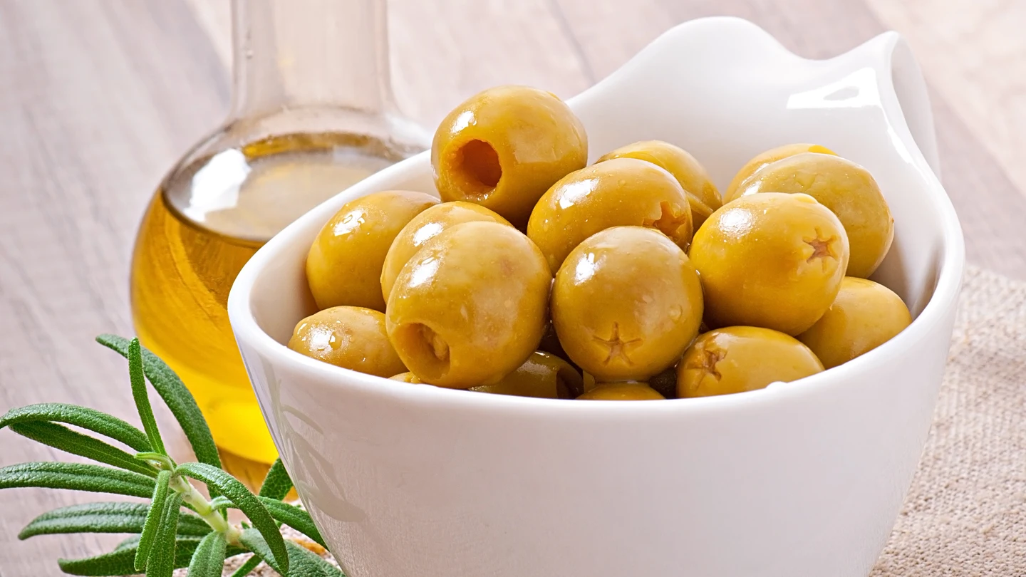 ¿Con o sin relleno, verdes o negras? Estas son las aceitunas más saludables y las menos calóricas ¿Con o sin relleno, verdes o negras? Estas son las aceitunas más saludables y las menos calóricas