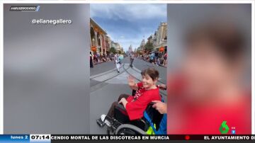 La emoción de una abuela cuando su nieta la lleva por sorpresa a Disneyland: "Era el sueño de su vida"