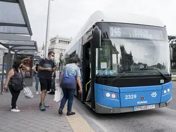 Viajar en los autobuses de la EMT en Madrid es gratis este lunes por ser jornada &quot;con alto nivel de tráfico&quot;