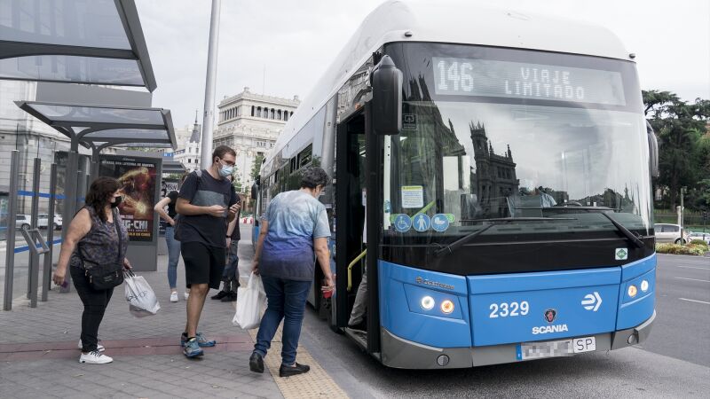 Viajar en los autobuses de la EMT en Madrid es gratis este lunes por ser jornada "con alto nivel de tráfico"