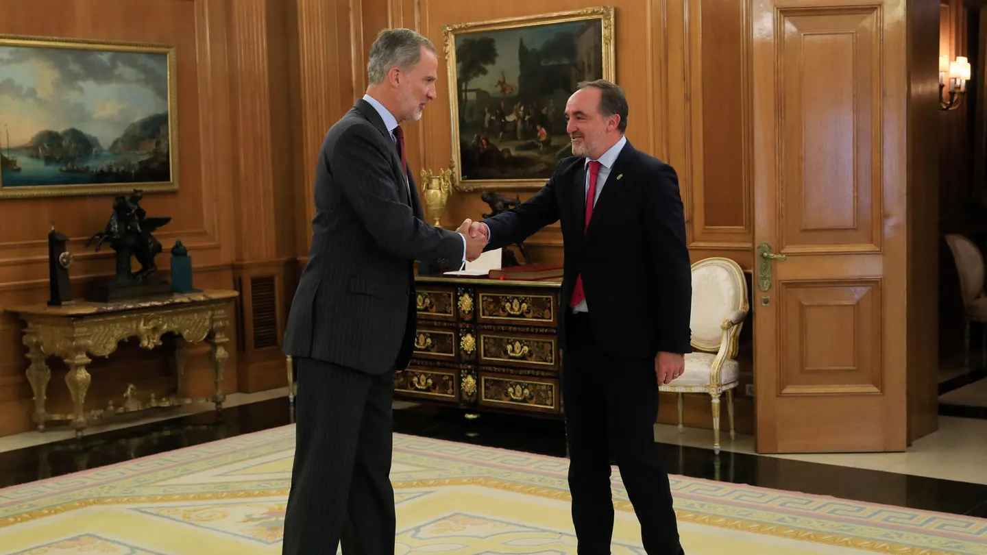 El rey Felipe VI recibe en el Palacio de La Zarzuela al líder de UPN, Javier Esparza El rey Felipe VI recibe en el Palacio de La Zarzuela al líder de UPN, Javier Esparza