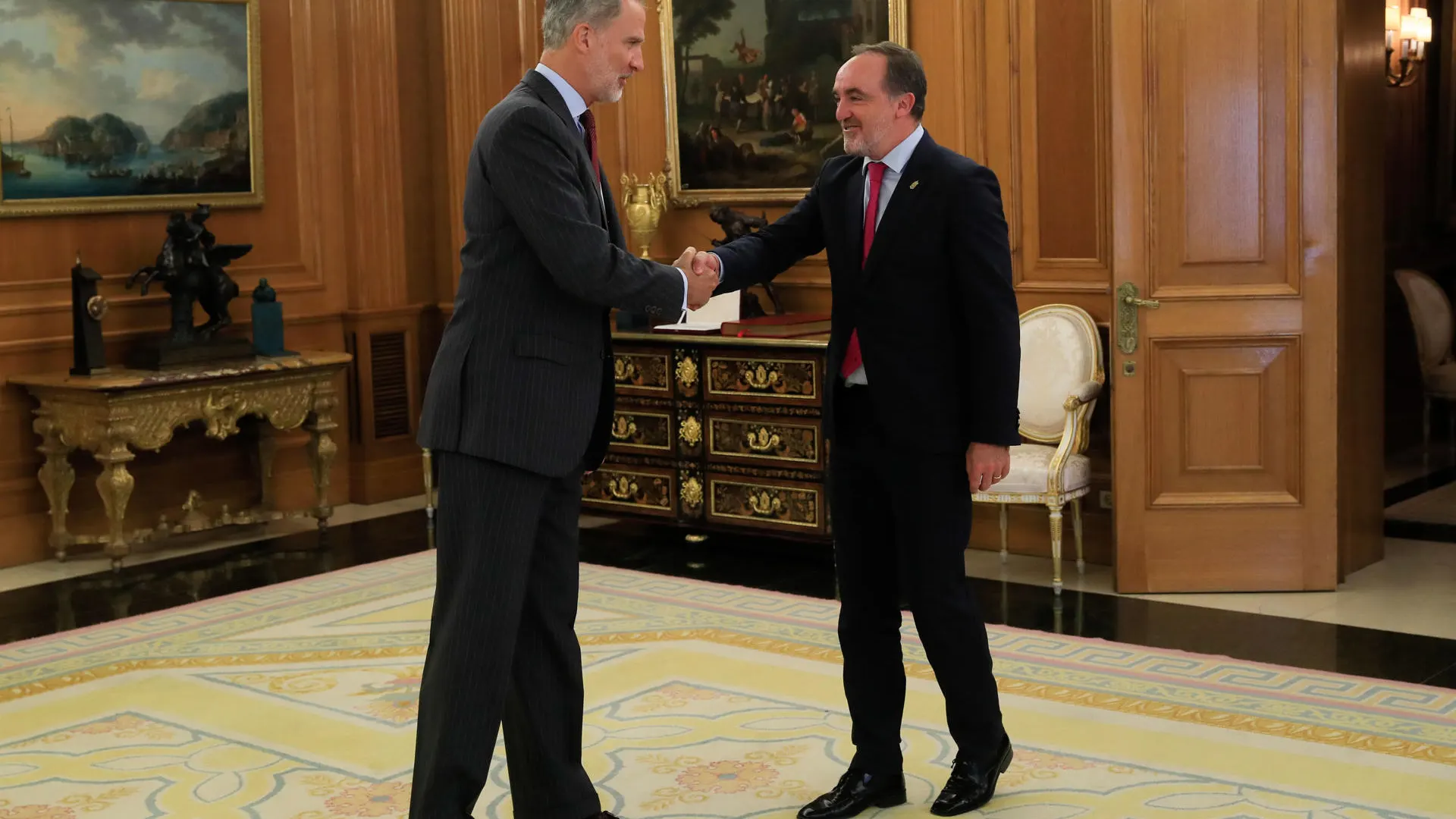 El rey Felipe VI recibe en el Palacio de La Zarzuela al líder de UPN, Javier Esparza