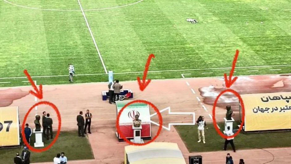 Estatuas en el estadio del Sepahan (Irán) 