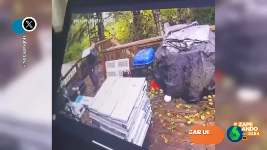 El inesperado desenlace de un porche desencadenado por el peso de un tablón: "Parece una escena de 'Perdidos'" El inesperado desenlace de un porche desencadenado por el peso de un tablón: "Parece una escena de 'Perdidos'"