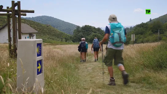 Hoy, en 'Desmontando', Boris Izaguirre se convierte en peregrino para recorrer el Camino de Santiago y desvelar sus secretos Hoy, en 'Desmontando', Boris Izaguirre se convierte en peregrino para recorrer el Camino de Santiago y desvelar sus secretos