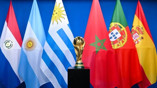 La FIFA rectifica después de 'esconder' la bandera de España en el anuncio del mundial La FIFA rectifica después de 'esconder' la bandera de España en el anuncio del mundial