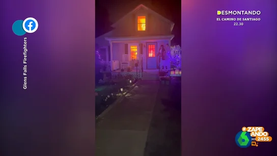 Unos vecinos avisan a los bomberos al ver la decoración de Halloween de una casa y pensar que está en llamas Unos vecinos avisan a los bomberos al ver la decoración de Halloween de una casa y pensar que está en llamas