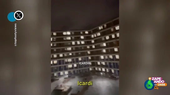 Un joven se convierte en el 'speaker' particular de su patio de vecinos Un joven se convierte en el 'speaker' particular de su patio de vecinos