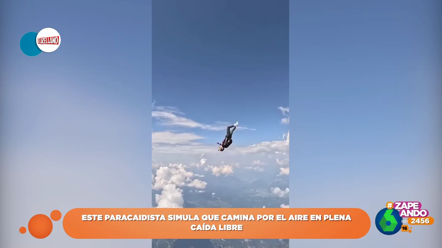 La curiosa habilidad de un paracaidista: es capaz de 'caminar' por el aire La curiosa habilidad de un paracaidista: es capaz de 'caminar' por el aire