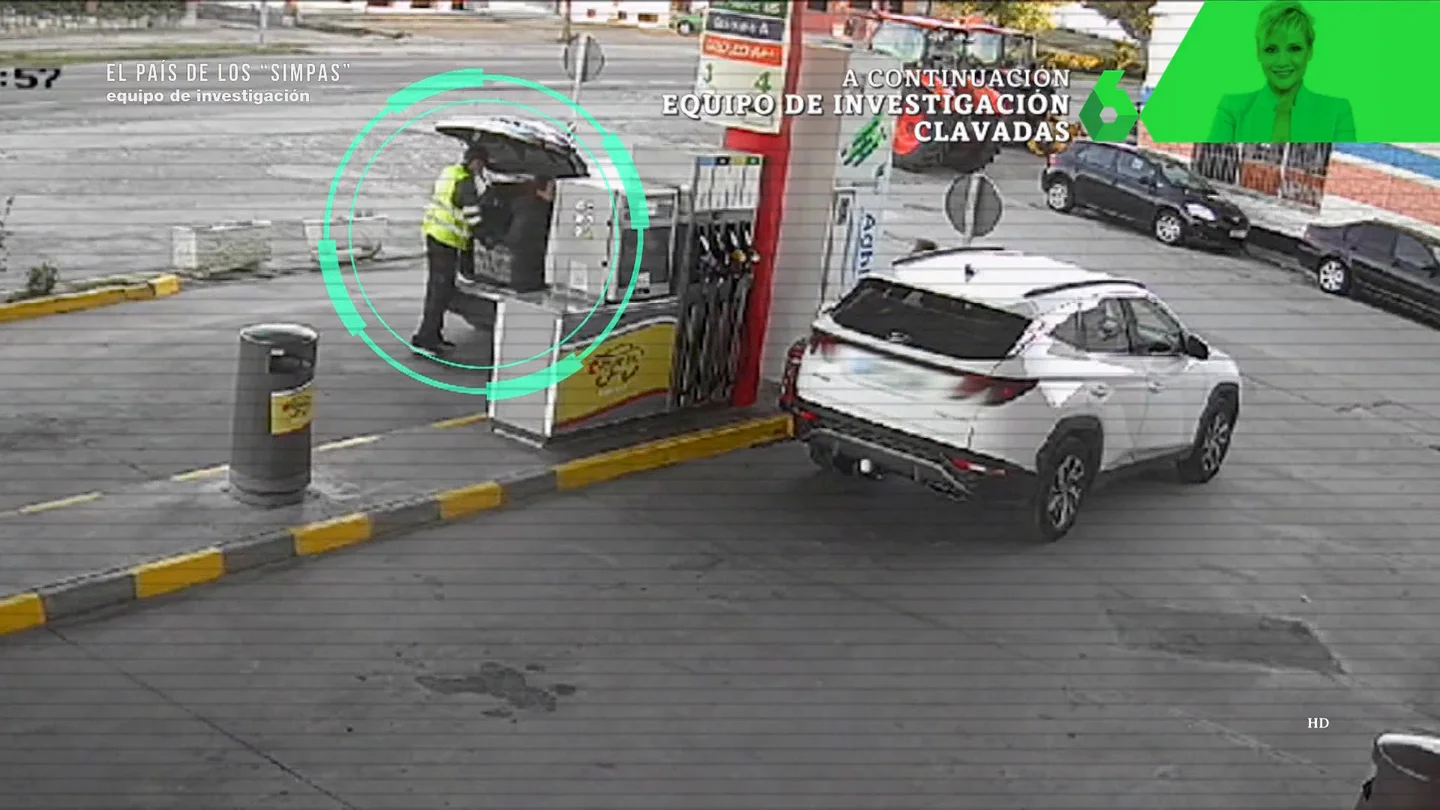 Equipo de Investigación sigue el rastro de los simpa de gasolina hasta la Cañada Real: "50 litros a 25 pavos" Equipo de Investigación sigue el rastro de los simpa de gasolina hasta la Cañada Real: "50 litros a 25 pavos"